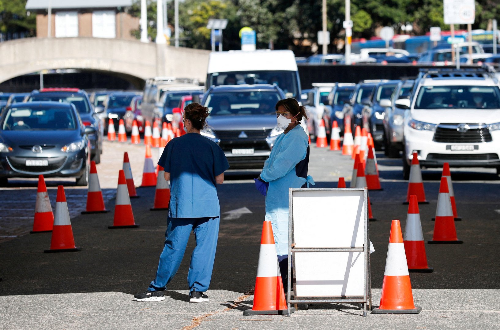 image Australia suffers deadliest day of pandemic, expands booster eligibility
