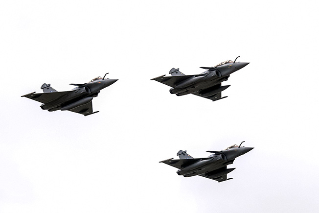 image Greece receives first Rafale fighter jets from France
