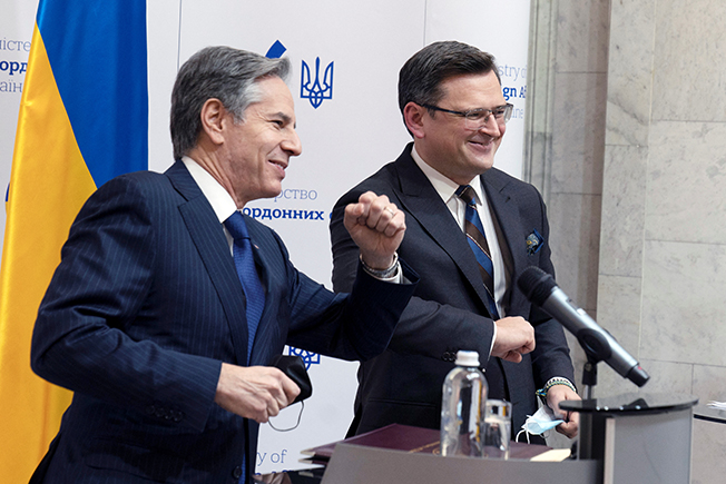 image Blinken tells Ukraine he will keep working to avert Russian attack