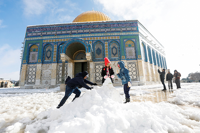 image Jerusalem&#8217;s holy sites and West Bank carpeted in rare snow