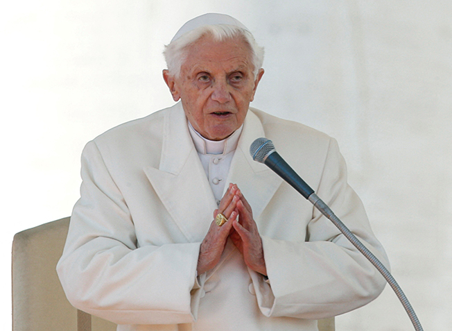 image Former pope Benedict &#8216;very sick&#8217;, Pope Francis calls for prayers