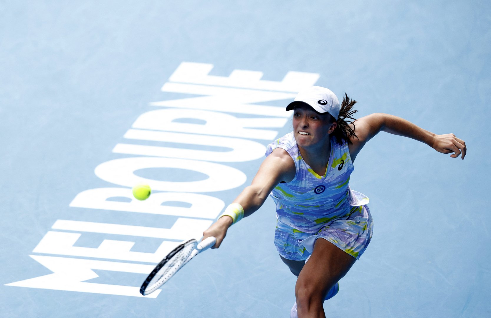 image Swiatek outlasts Kanepi to set up semis date with Collins