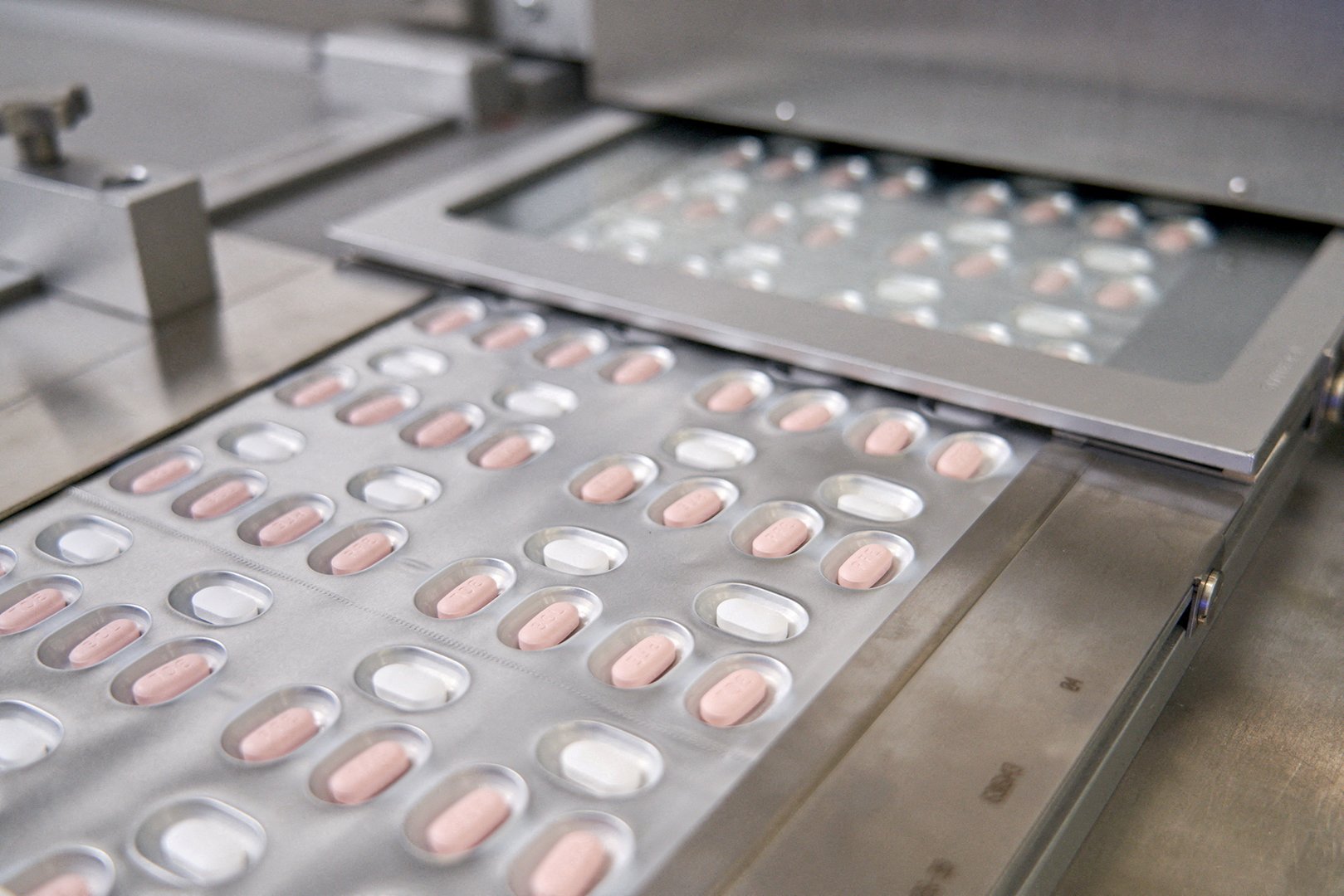 image Coronavirus: Pfizer&#8217;s anti-Covid pill available next month