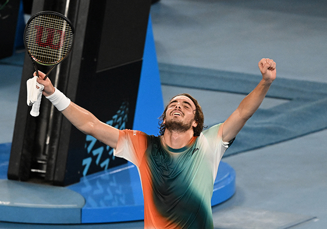 image Tsitsipas outlasts Fritz in late-night thriller to reach quarters