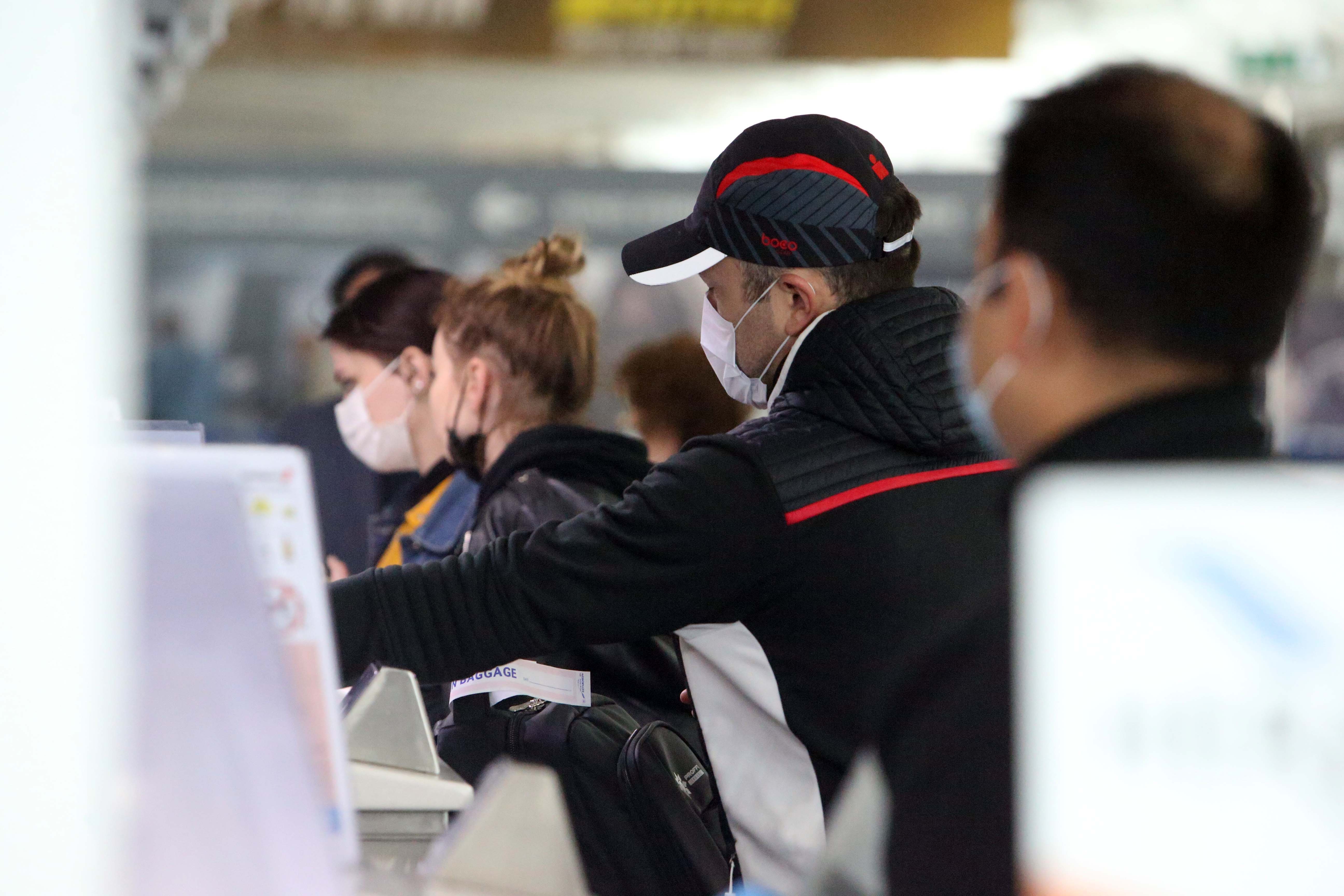 image Coronavirus: Travel restrictions being lifted for fully jabbed (Update 2)