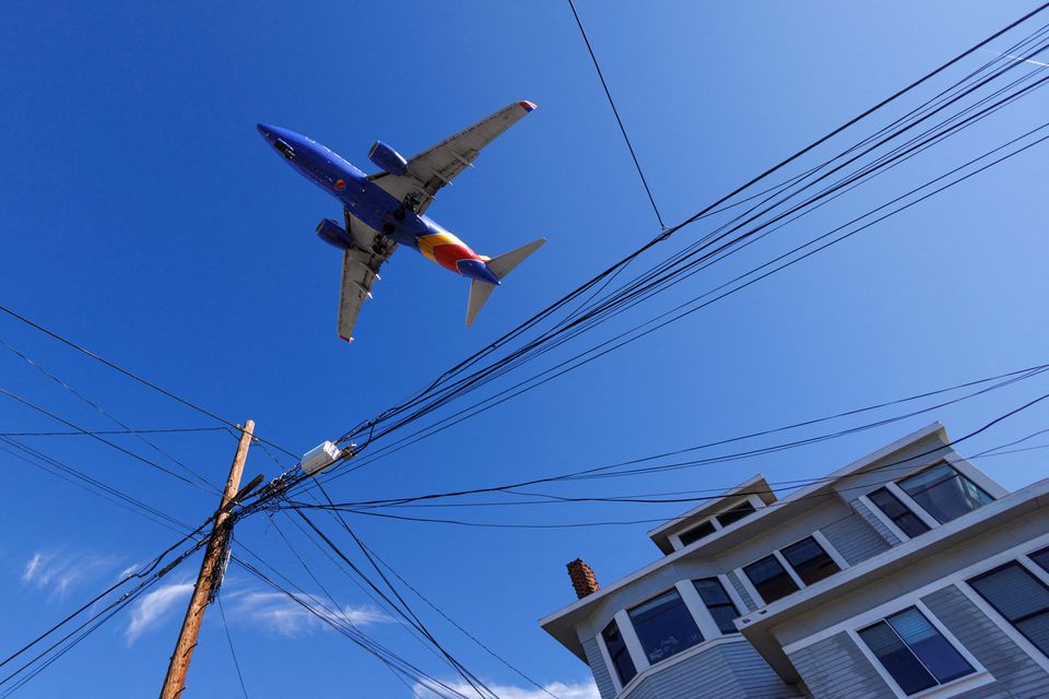 image Explainer: Do 5G telecoms pose a threat to airline safety?