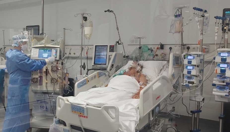 image Coronavirus: Advisers to meet as hospitalisations increase
