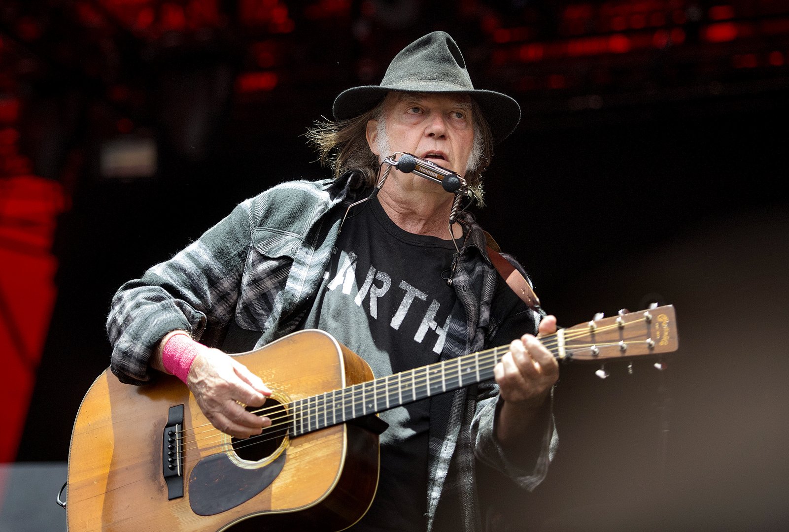 image Spotify removing Neil Young&#8217;s music after his Joe Rogan ultimatum