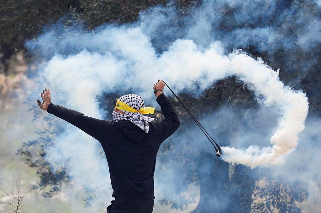 image Palestinian rockets explode off Tel Aviv coast, military says