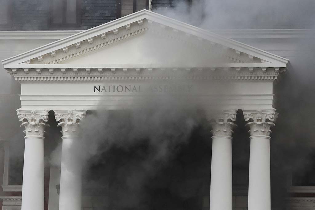 image Fire erupts at South African parliament building in Cape Town