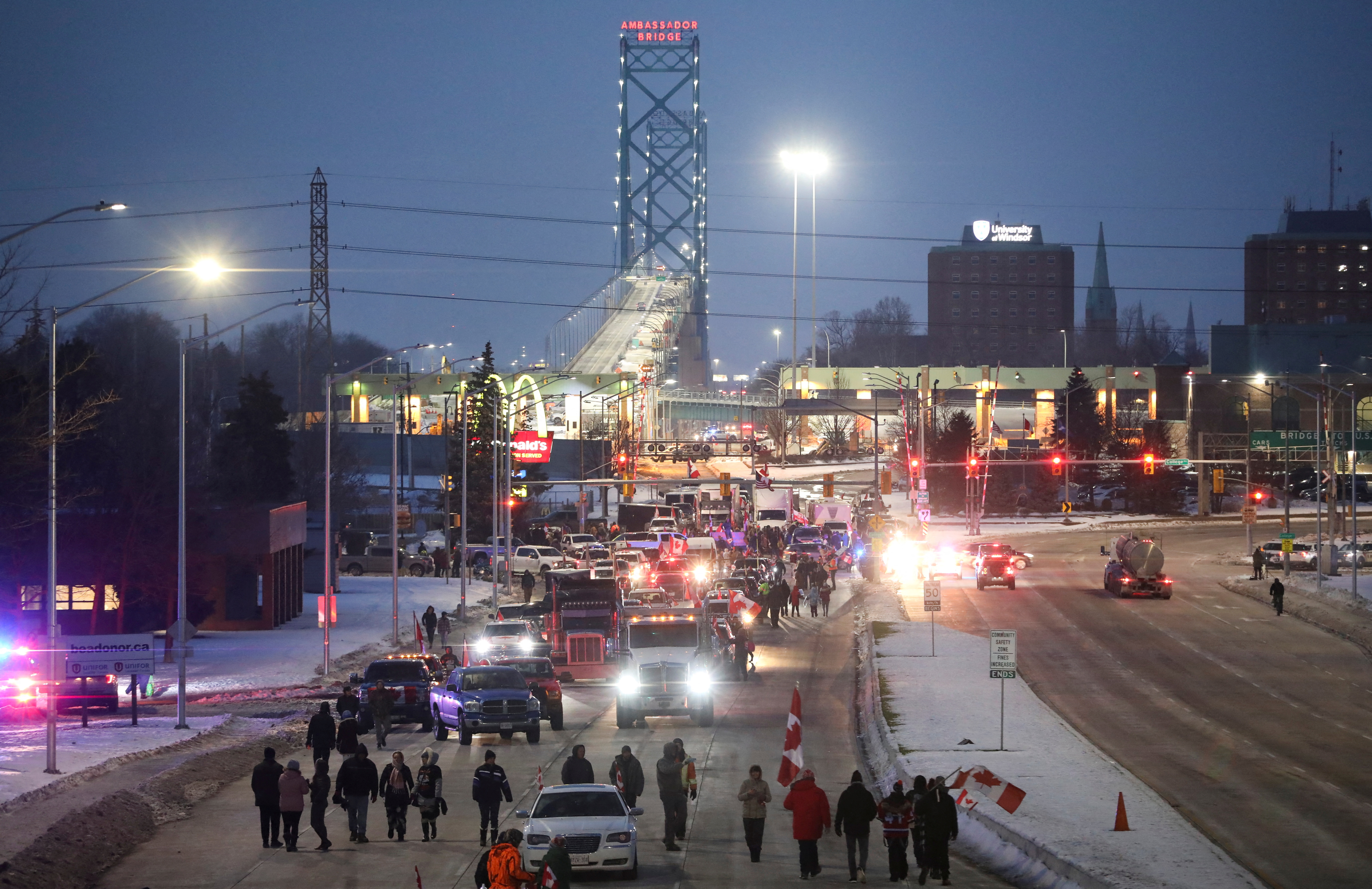 image Key US-Canada border crossing blocked by truckers fighting Trudeau&#8217;s Covid curbs