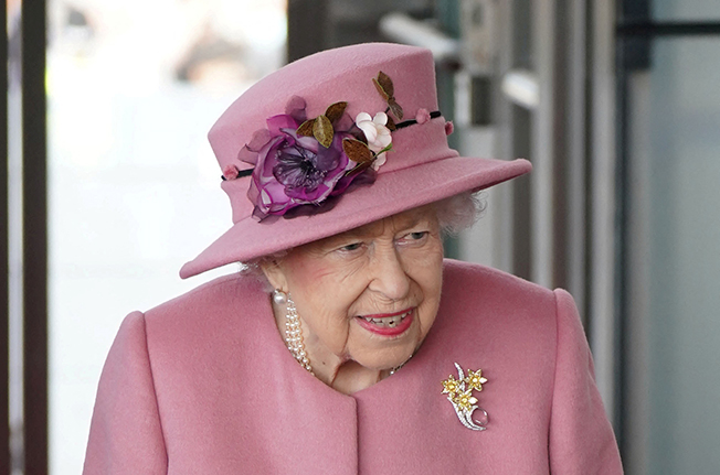 image Queen Elizabeth quips she &#8216;can&#8217;t move&#8217; too much