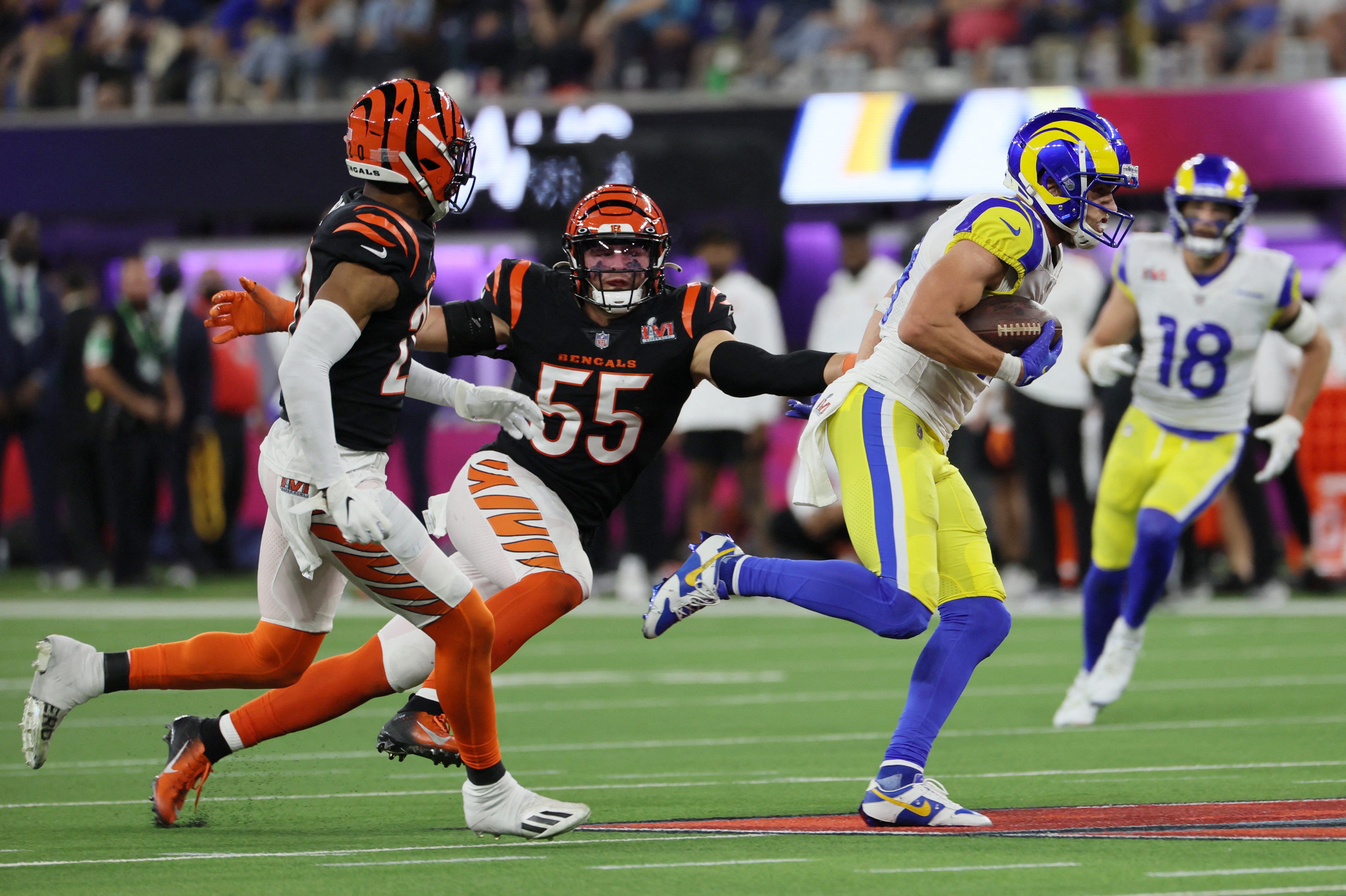 image Rams beat Bengals in thriller to win Super Bowl on home field