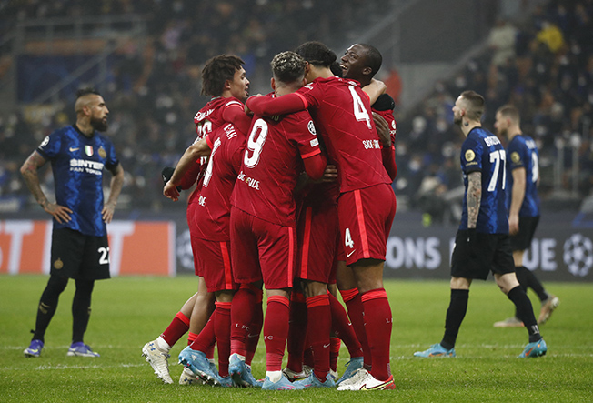 image Firmino, Salah leave it late to fire Liverpool to win at Inter