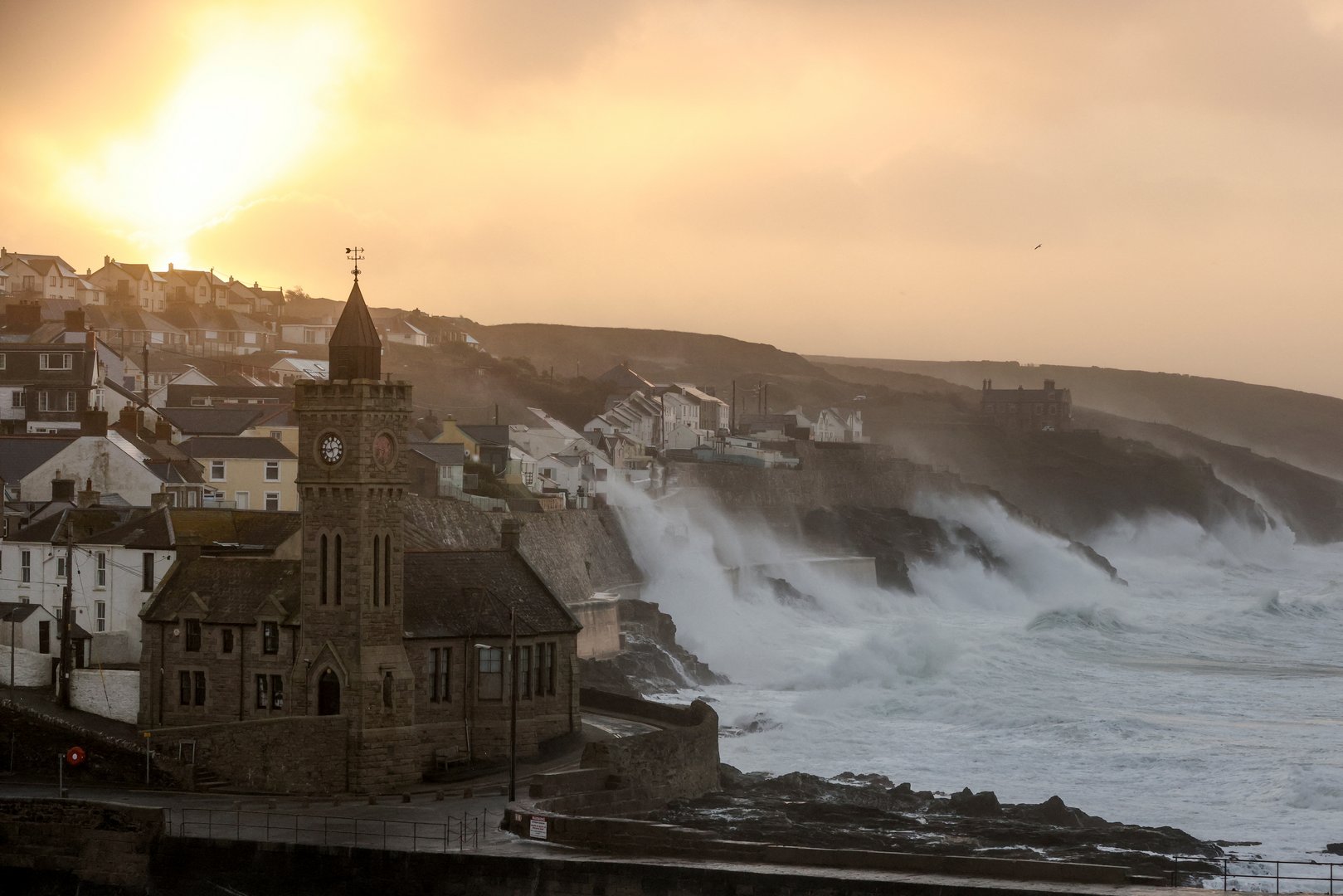 image Storm Eunice batters England and Ireland, warning issued for London