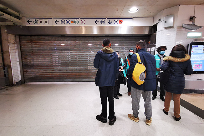 image Major strike at Paris metro disrupts daily commute for millions