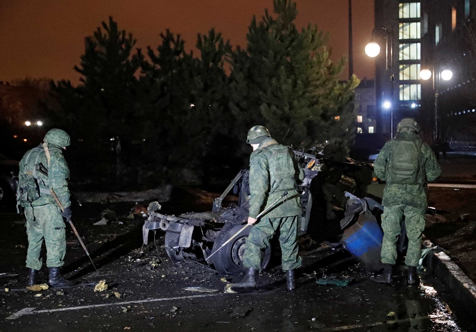 image Rebels evacuate residents from east Ukraine; West says Russia creates pretext for war