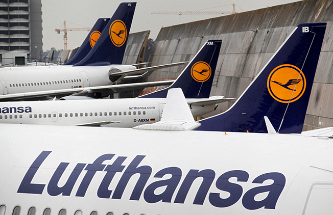 image Airlines adjusting Ukraine flight schedules amid standoff with Russia