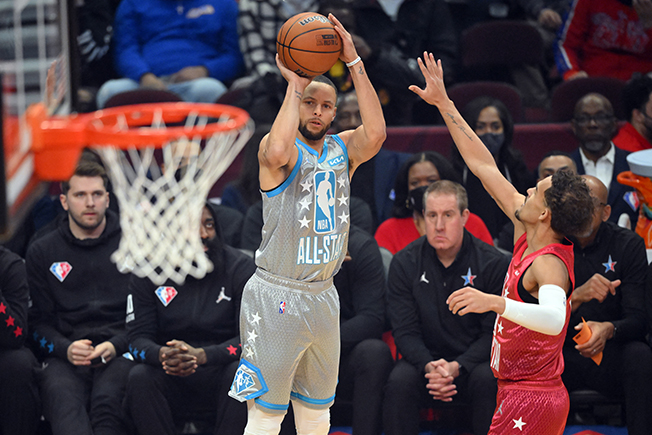image Sizzling Curry sets three-pointer record in NBA All-Star Games