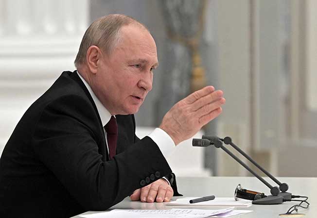 image Putin says Western sanctions are akin to declaration of war