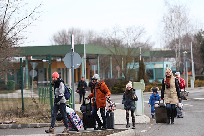 image Invasion could drive five million Ukrainians to flee abroad &#8211; UN