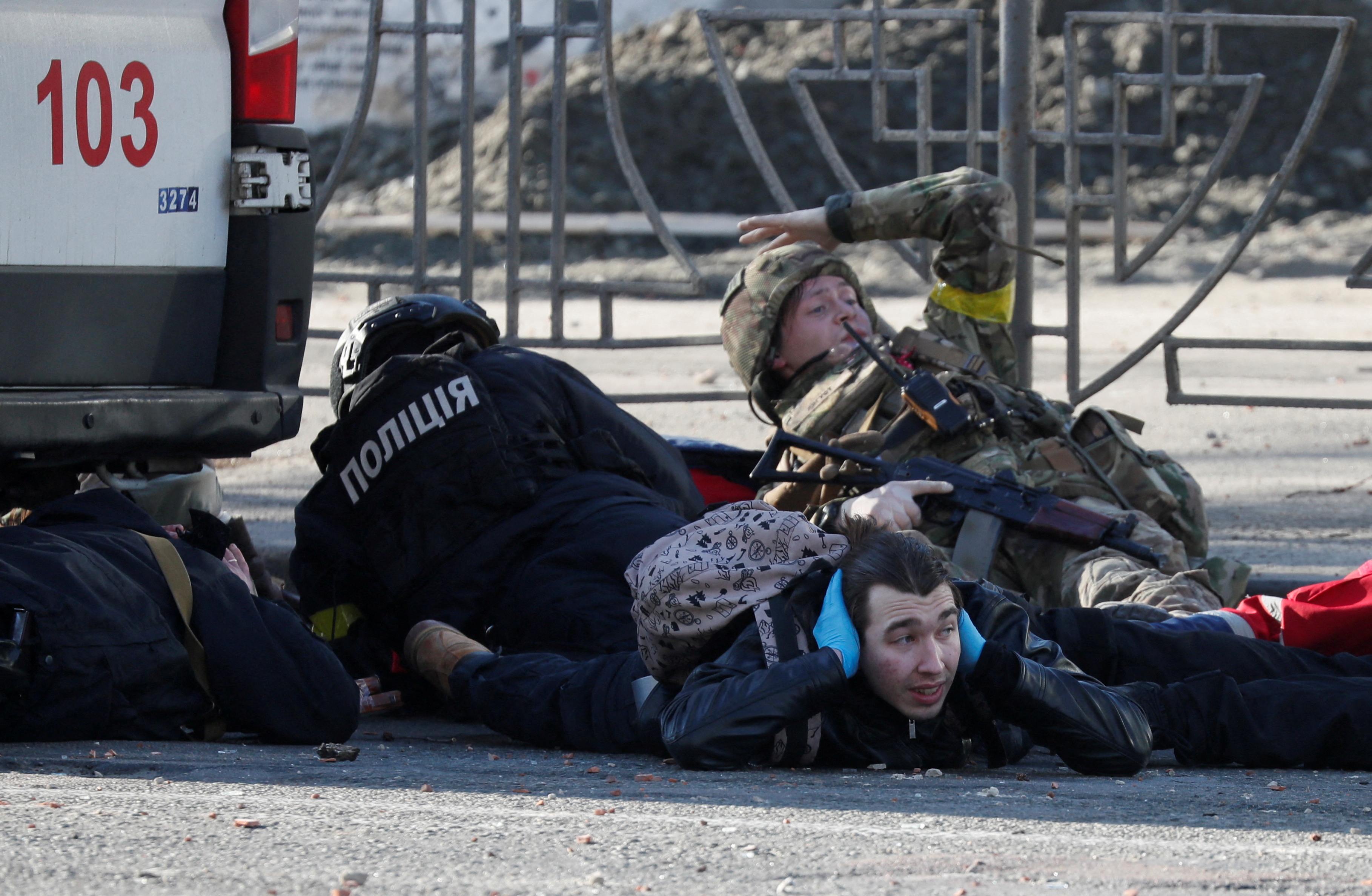 image Ukrainian oil, gas infrastructure burns as West tightens sanctions