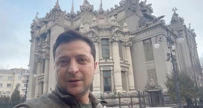 image Smartphone in hand, Ukraine&#8217;s president takes centre stage in a capital under attack