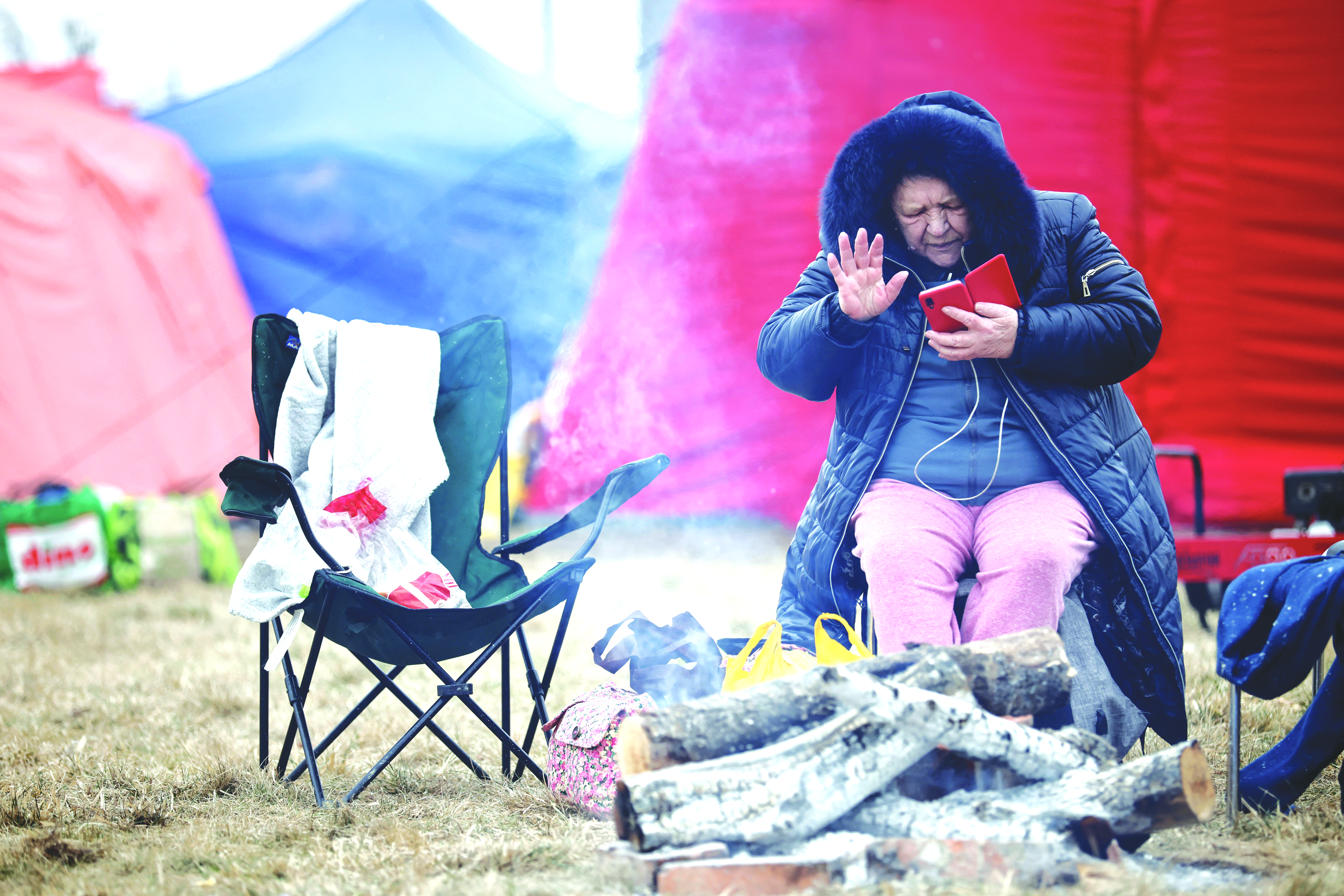 image Freezing weather and border bottlenecks as Ukrainians flee war