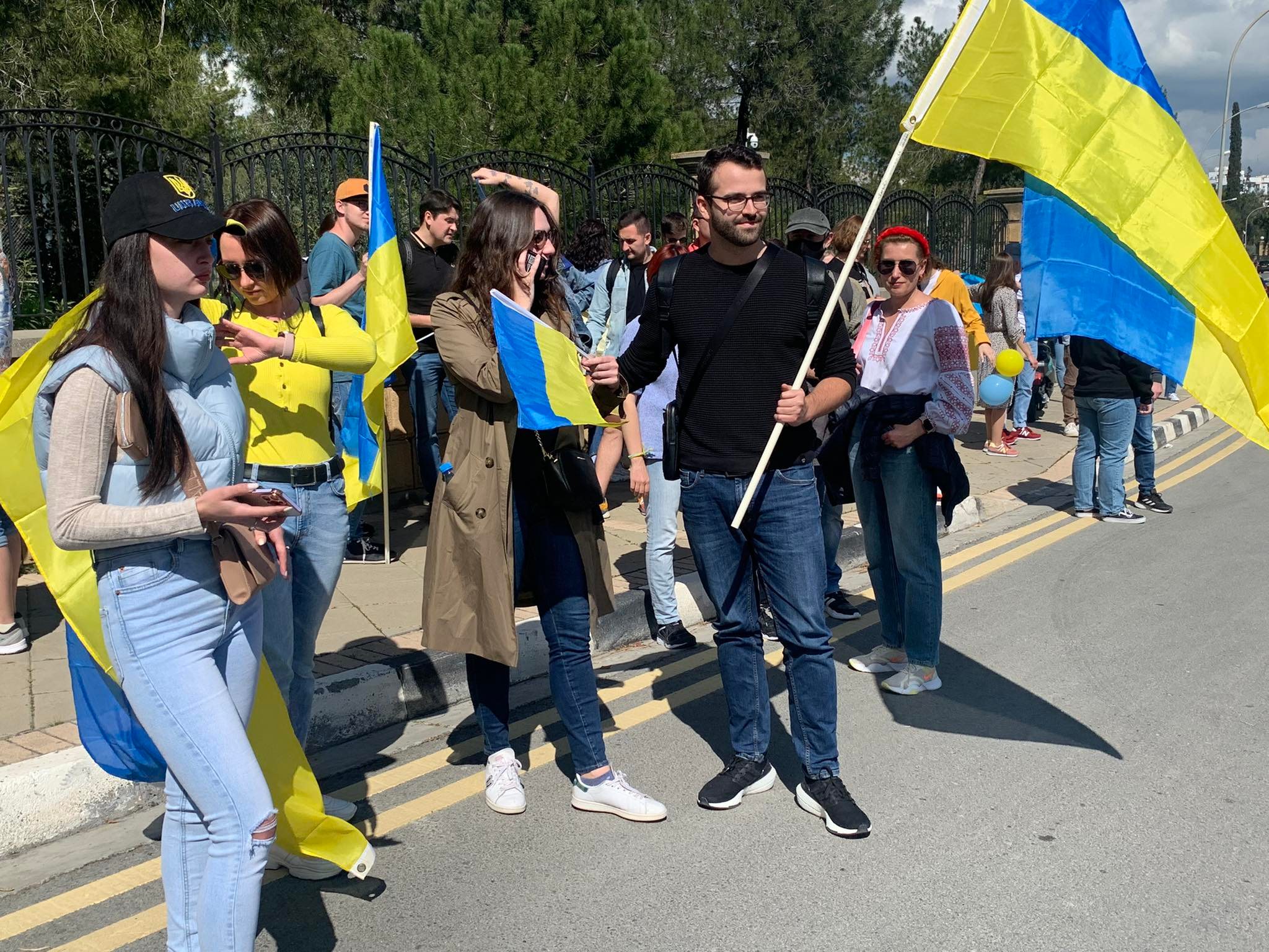 image Ukrainians take protest to presidential palace (video)