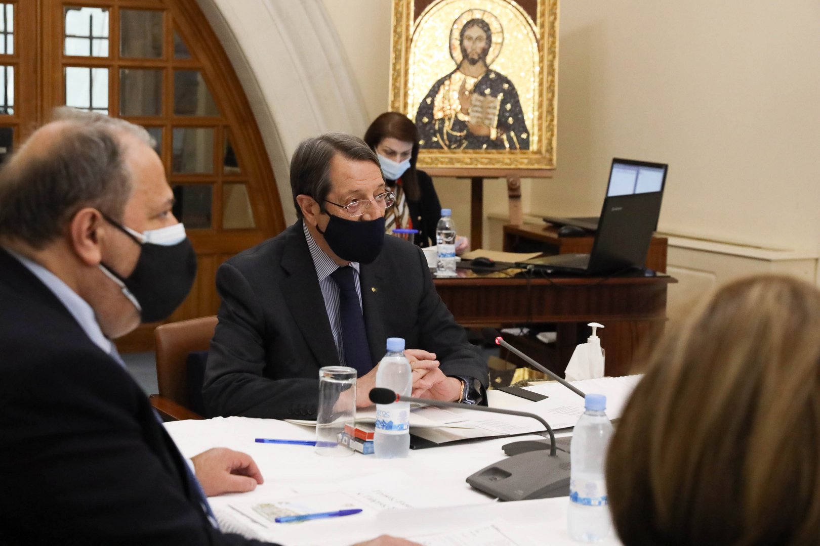 image President urges ministries to speed up LNG project