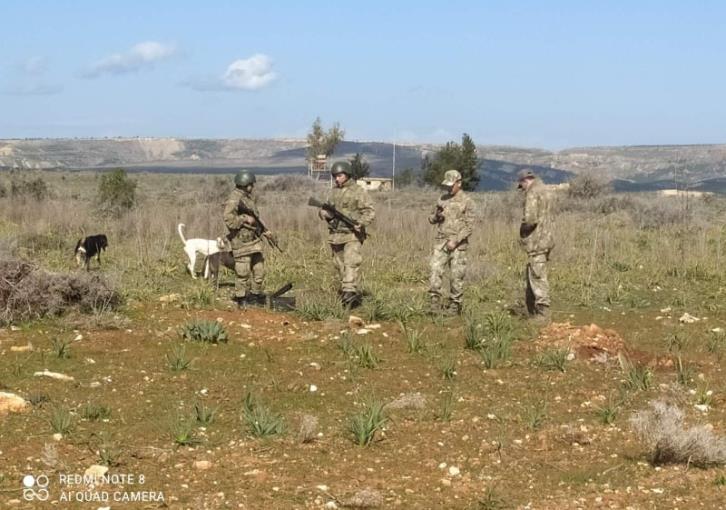 image Farmers in buffer zone ‘threatened by soldiers from the north&#8217; (update 2)