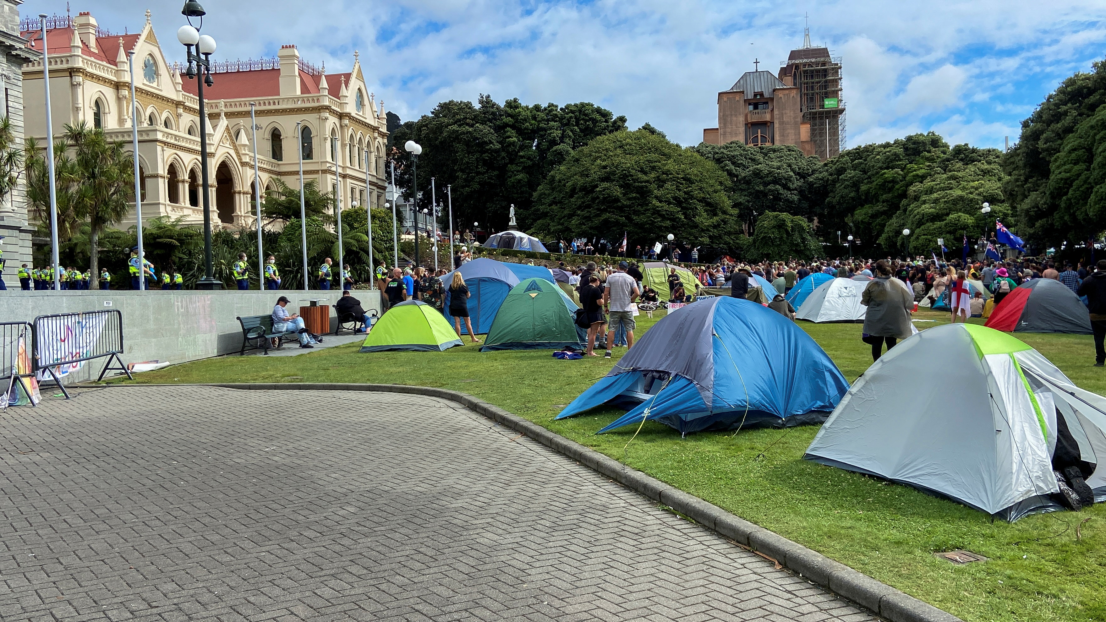 image New Zealand police move in to break up anti-Covid vaccine mandate protests