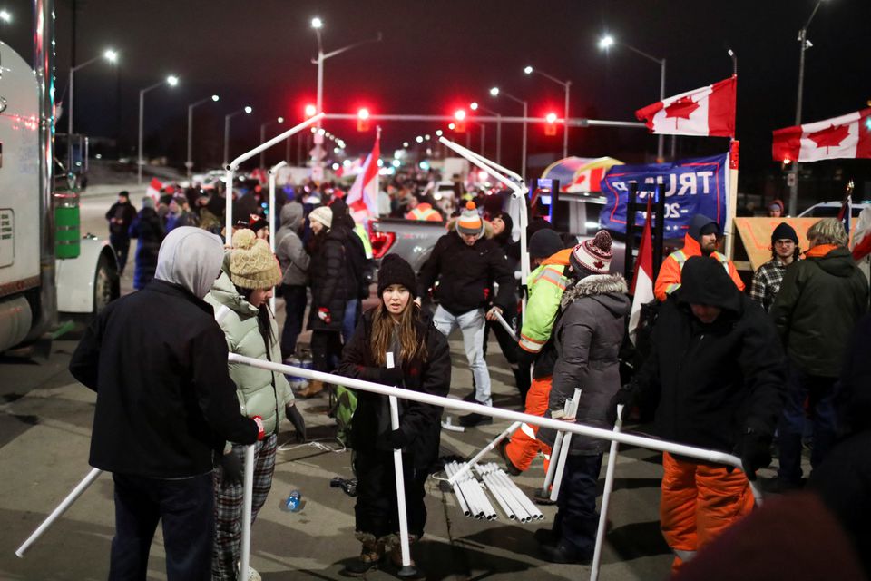 image Ontario threatens to fine, jail protesters to end U.S.-Canada anti-mandate blockade