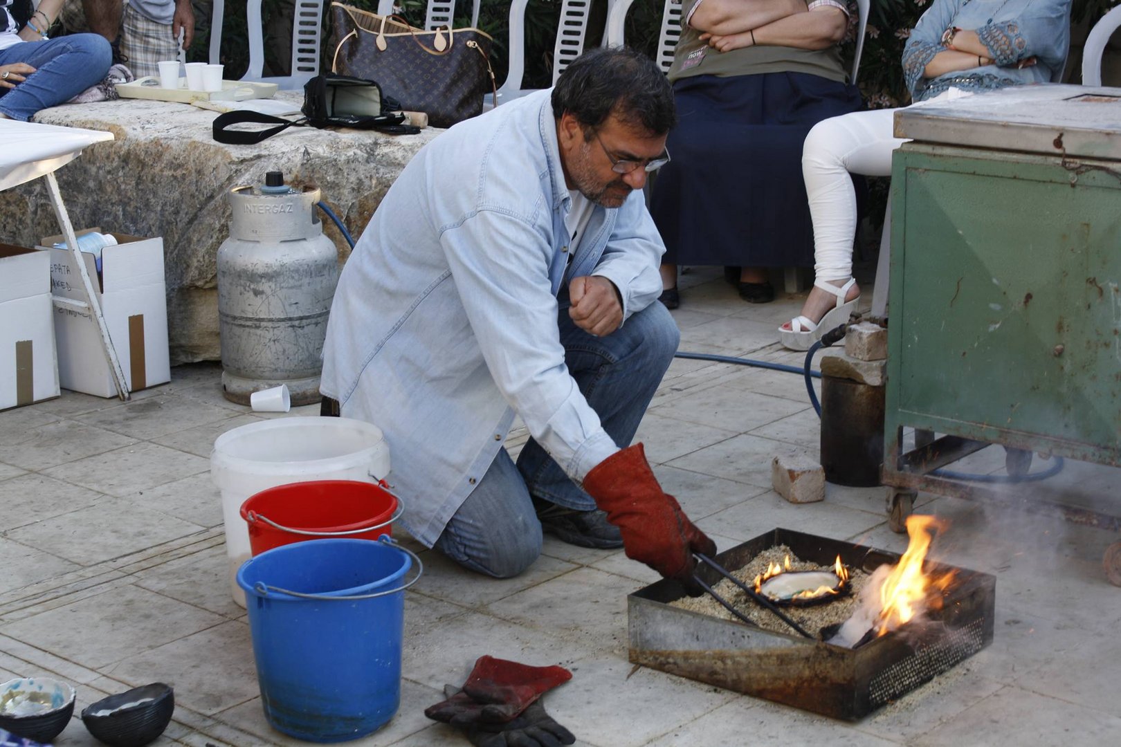 image Learn the ceramic technique of Raku