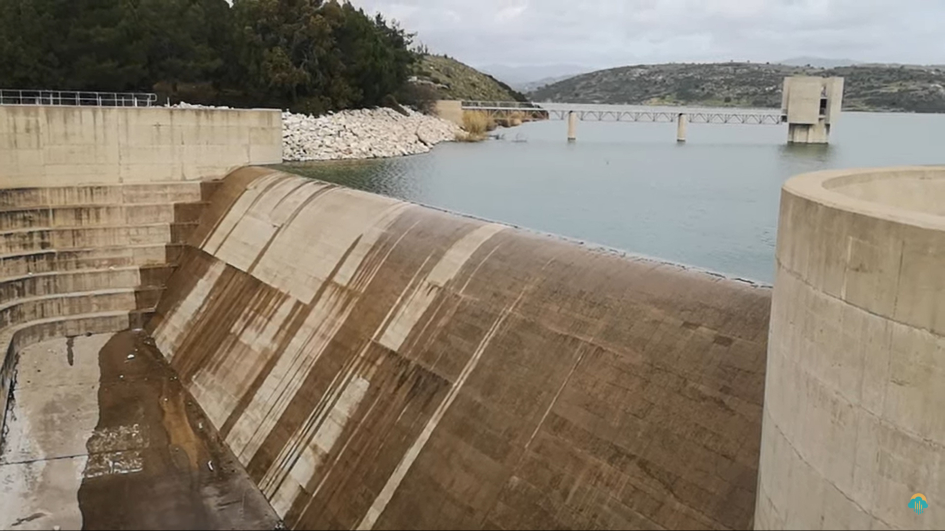 image Island’s second largest dam overflows (video)