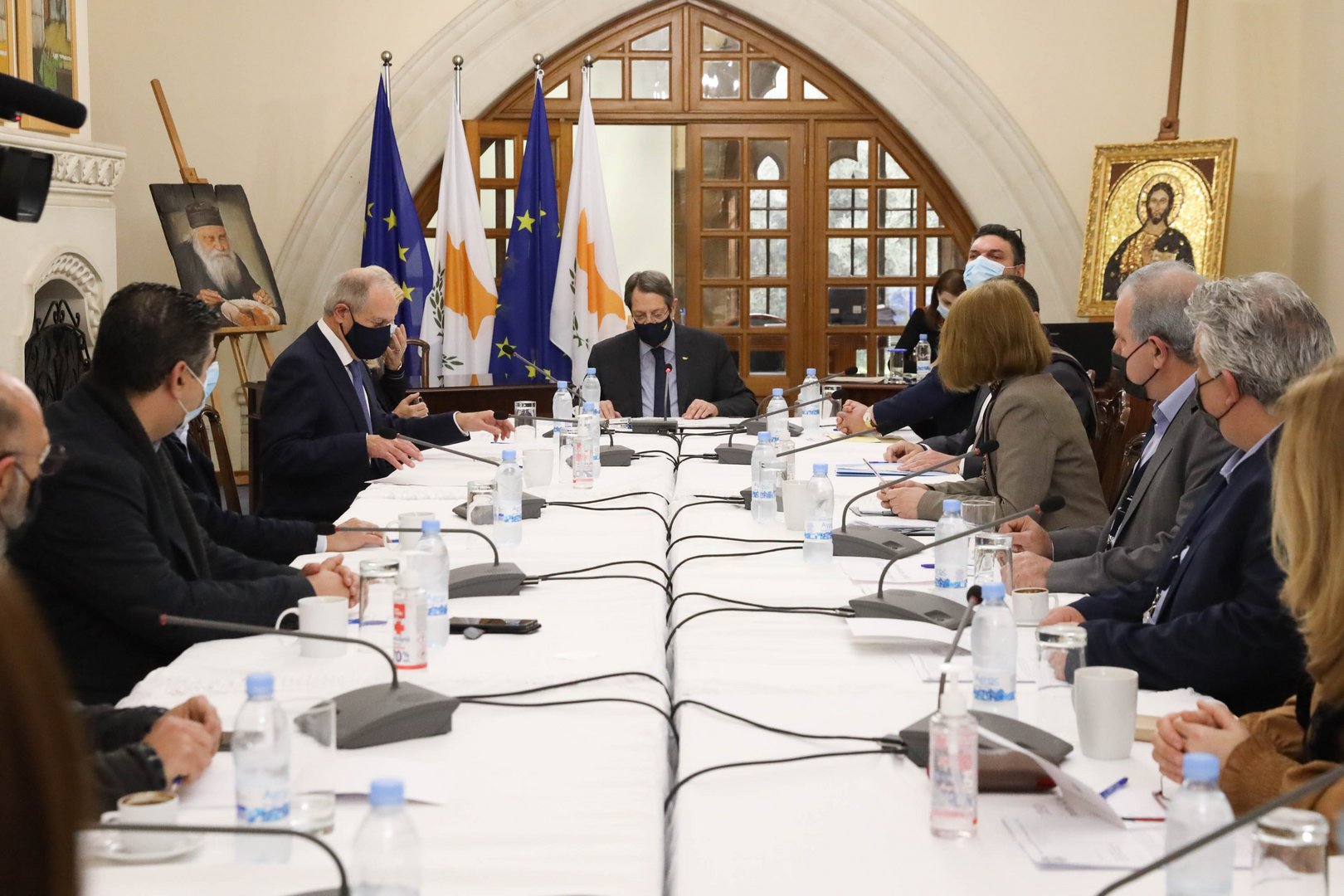 image Introduction of minimum wage at centre of palace meeting