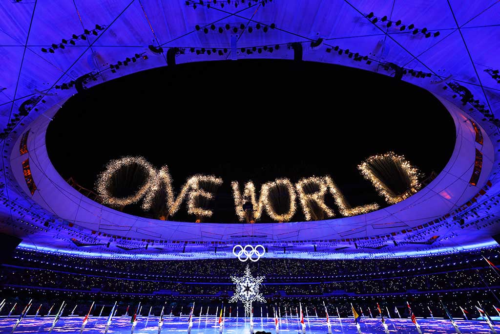 image Olympic flag handed over as Beijing Games draw to a close (pictures)