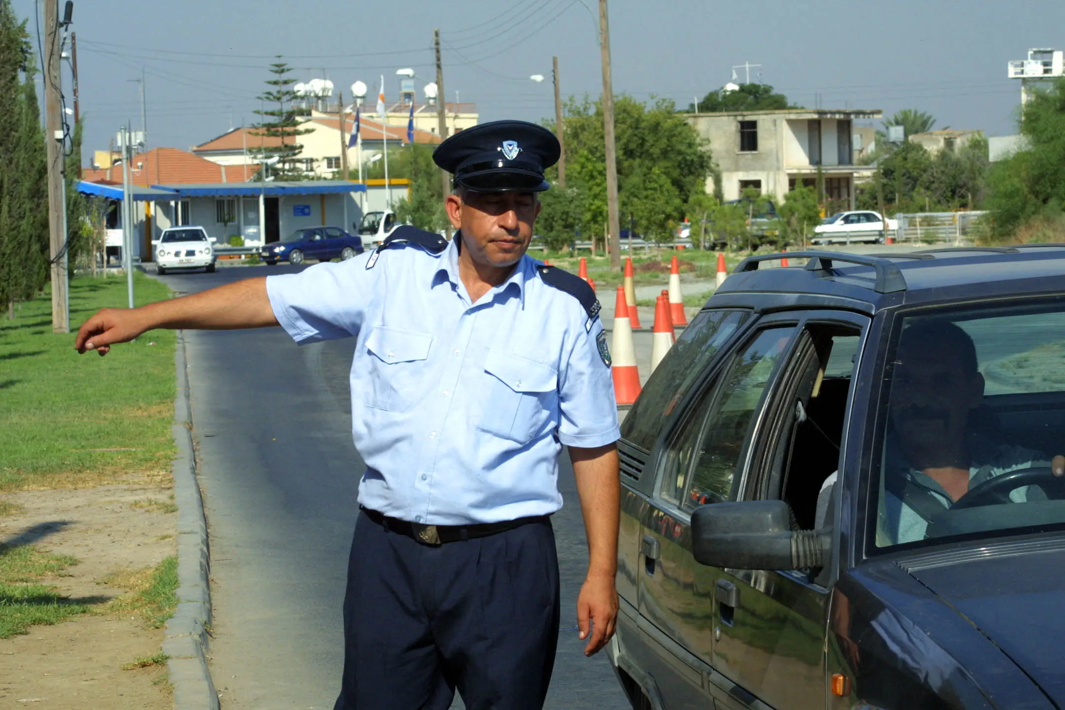 image Special lane for children and teachers open at Ayios Dhometios crossing point