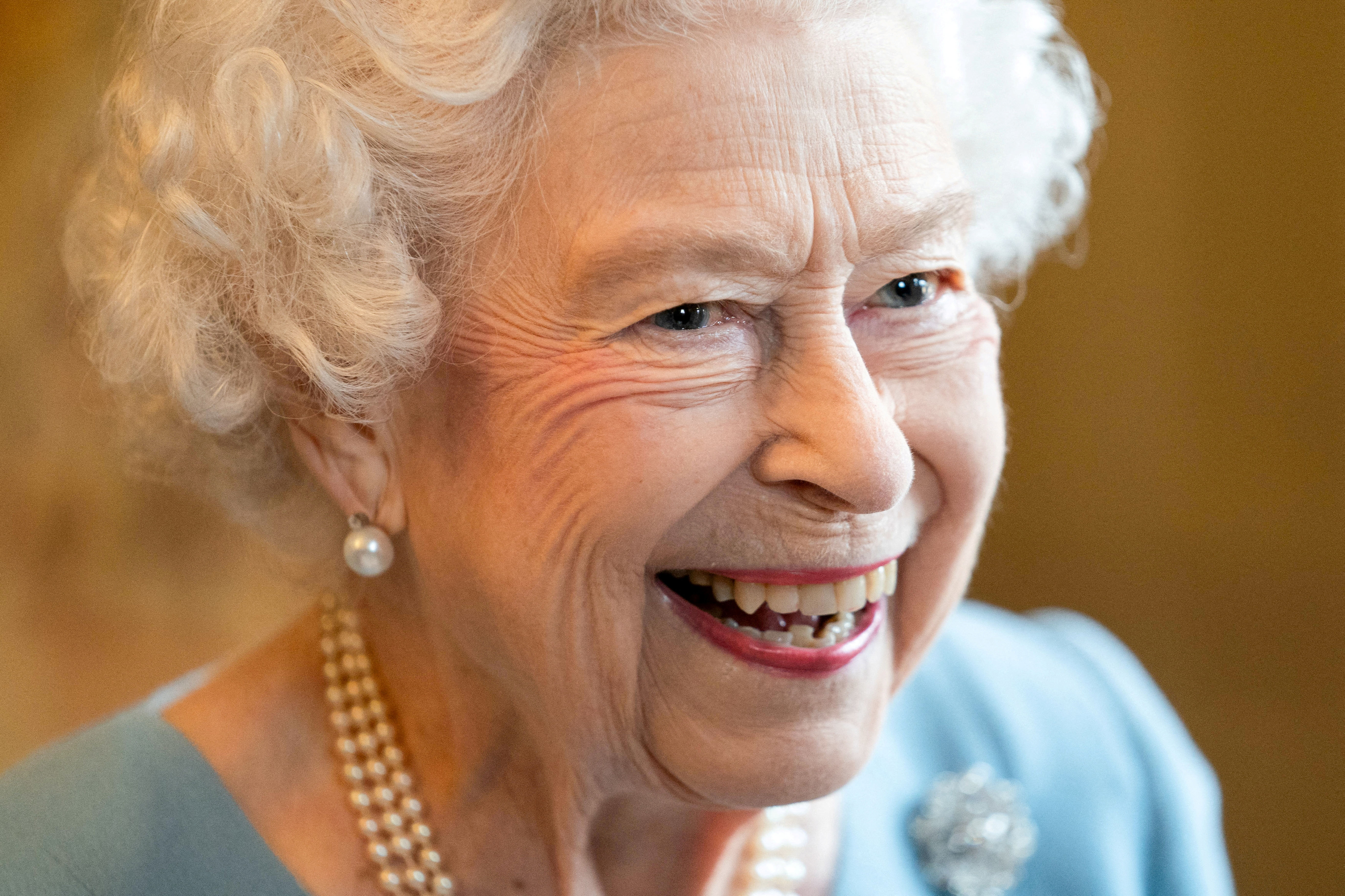 image Britain&#8217;s Queen Elizabeth catches Covid says palace