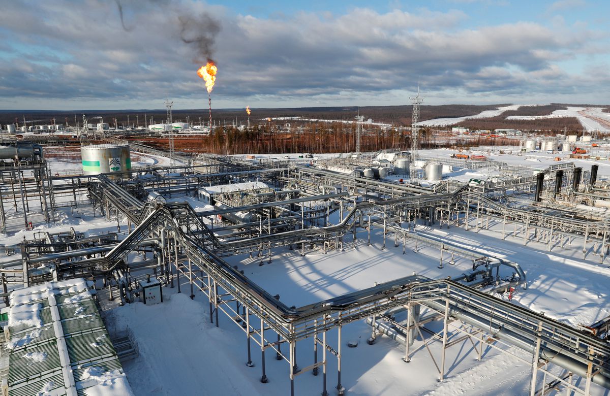 image Oil prices surge as Russian invasion of Ukraine rings supply alarm bells
