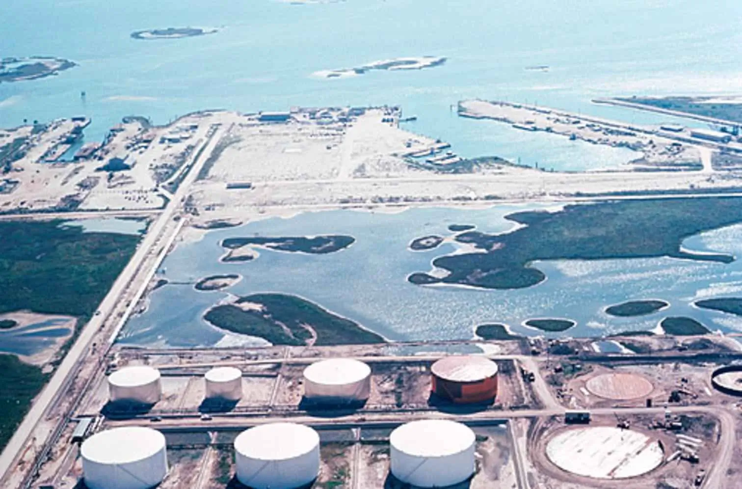 cover Global oil refiners see short-term boost from higher margins