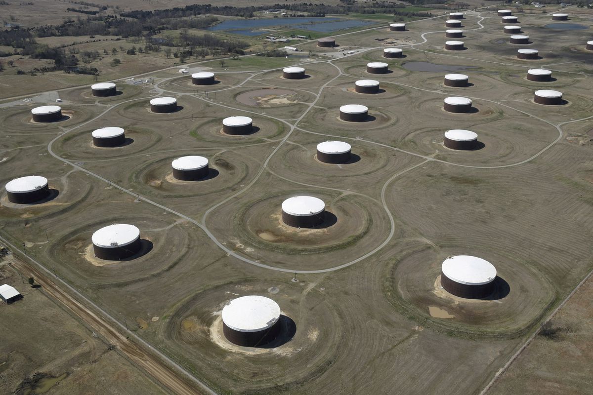 image Oil tops $100 for first time since 2014 as Russia attacks Ukraine
