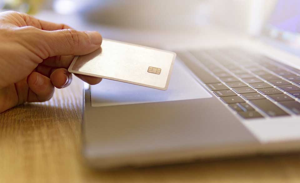 image Coronavirus: Increase in online shopping but still way below EU average