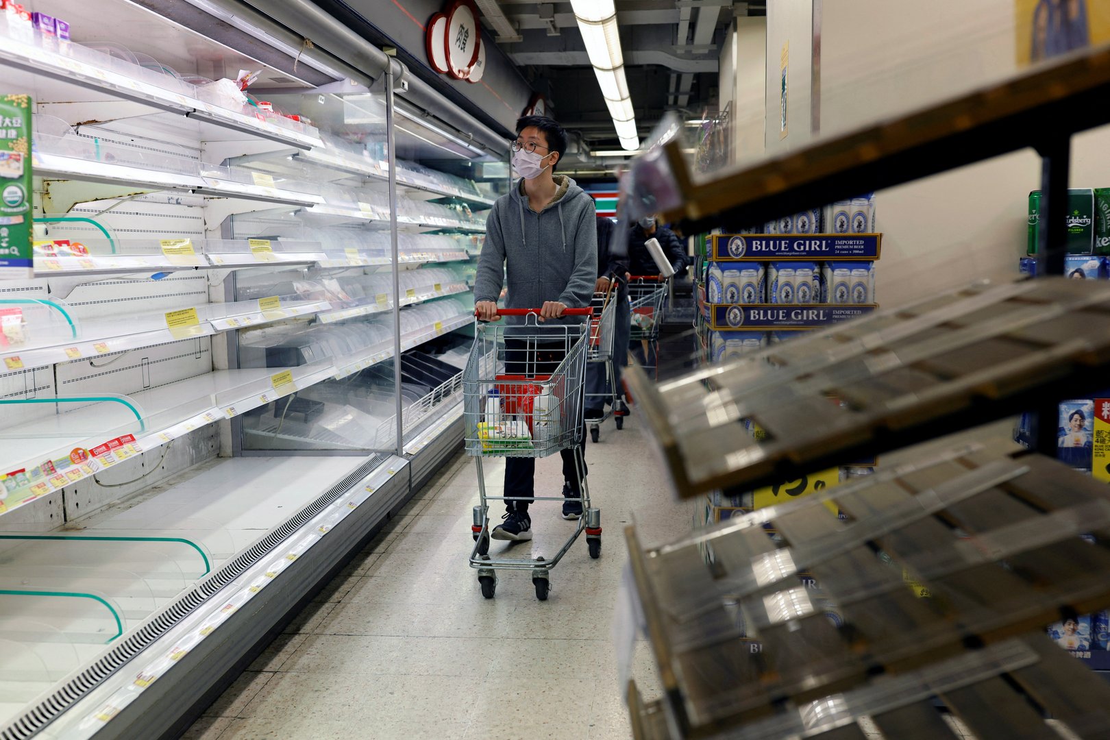 image Hong Kong residents brace for citywide lockdown as leader calls for calm