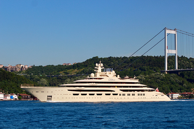 image Germany seizes Russian billionaire Usmanov&#8217;s yacht