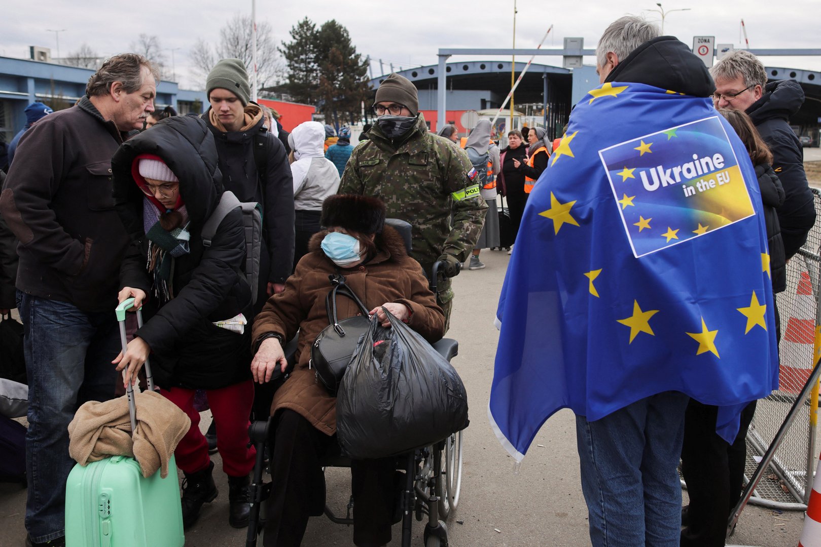 image Putin likens Western sanctions to war, evacuation plan called off (Update 6)