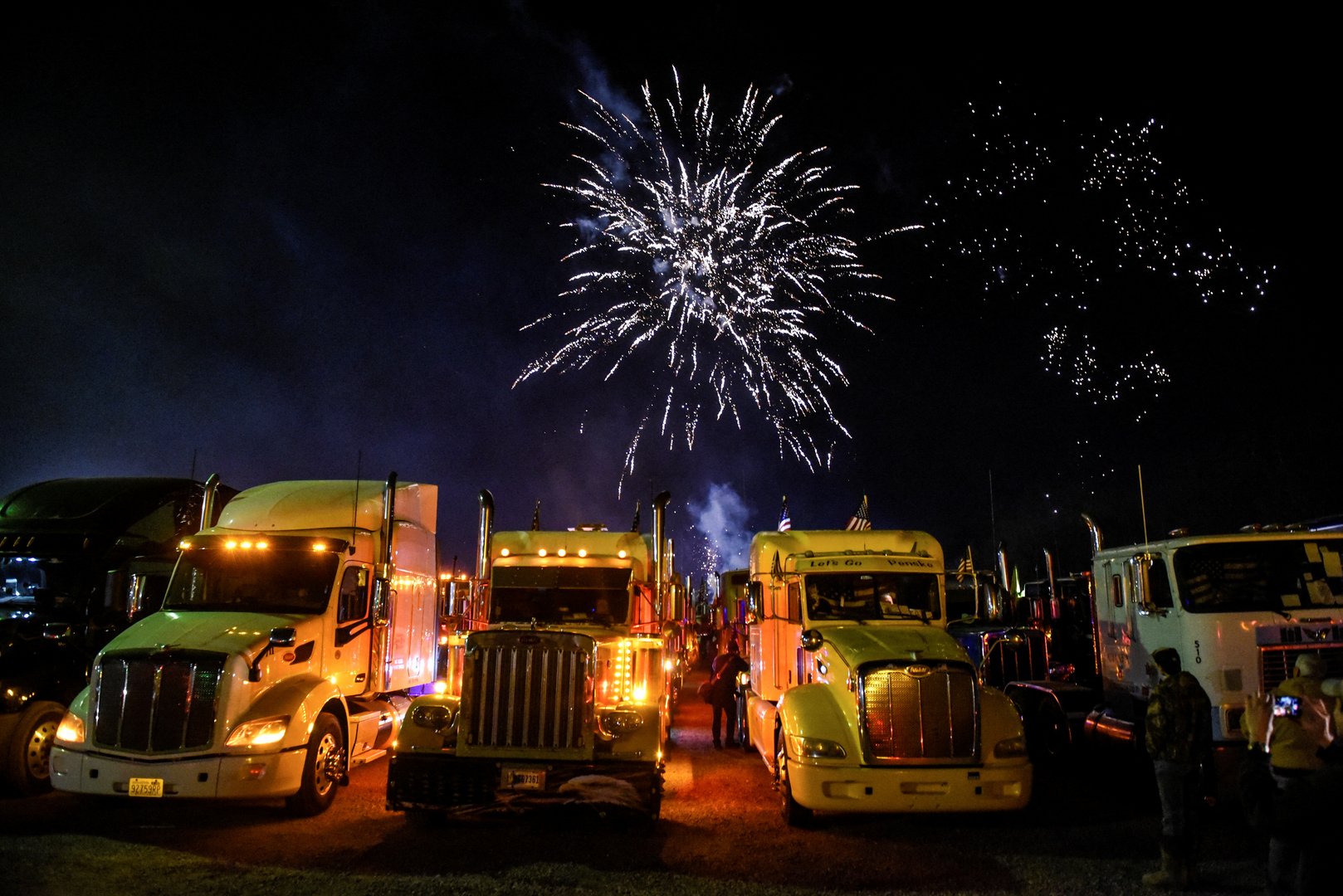 image Trucks, RVs and cars flock to Washington to protest Covid restrictions (Updated)