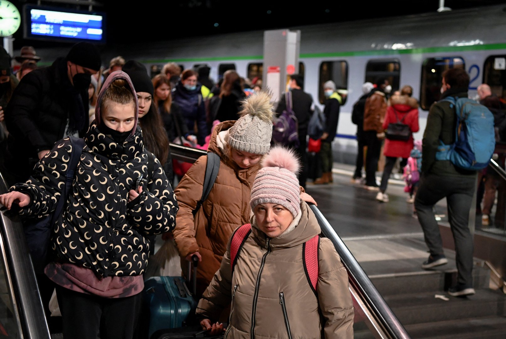 image Britons to get 350 pounds a month to open homes to Ukraine refugees