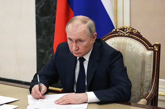 image Putin, Zelenskiy and the West face deadly Ukraine decision points