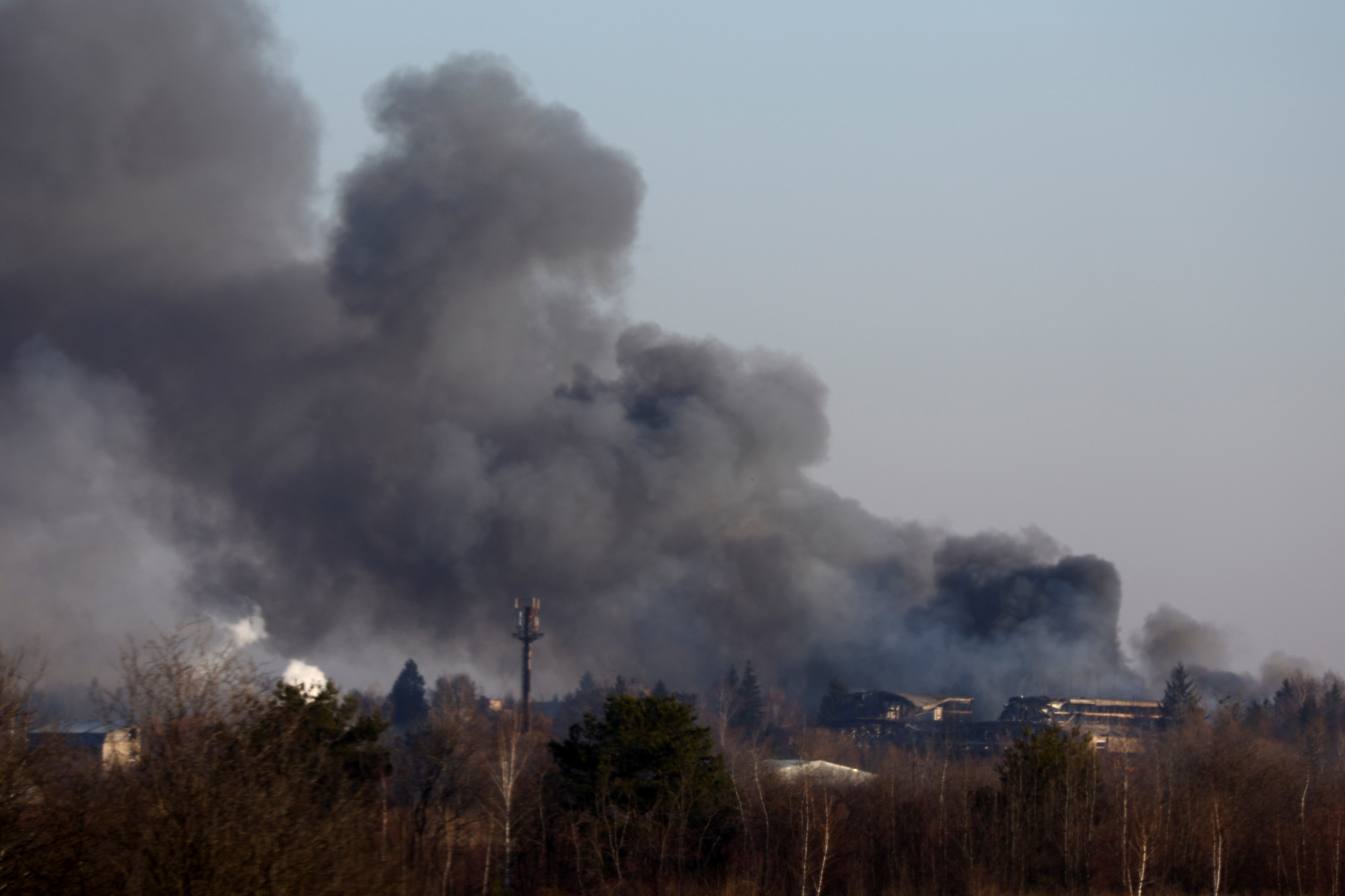 image Russian missiles hit area near airport in Ukraine&#8217;s Lviv, mayor says